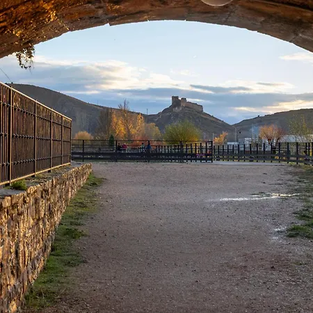 Historic Village Escape In 아파트 *