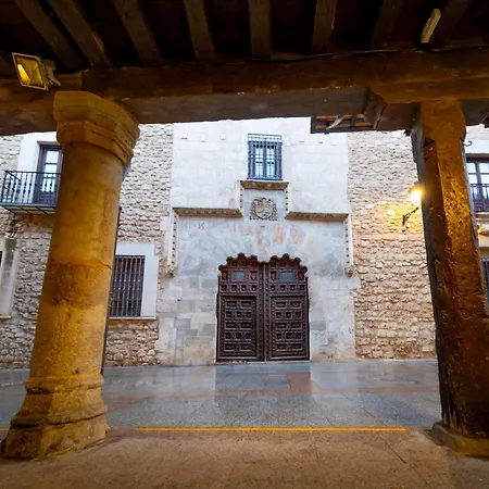 Historic Village Escape In 아파트