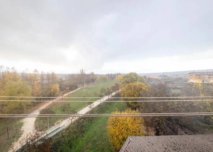 Historic Village Escape In 아파트 엘부르고데오스마