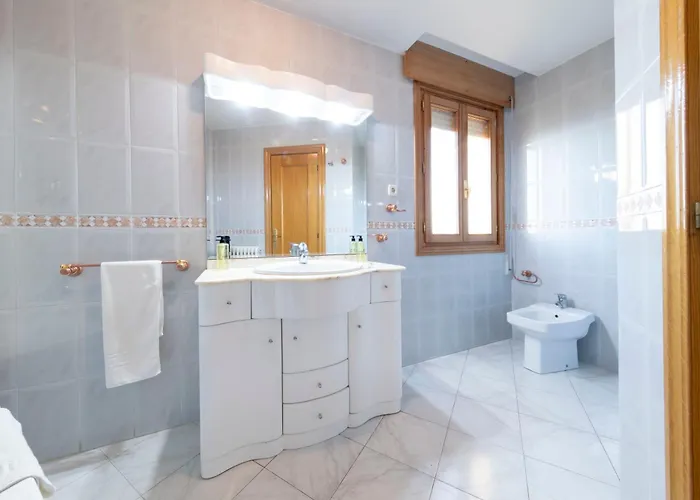 Historic Village Escape In 아파트