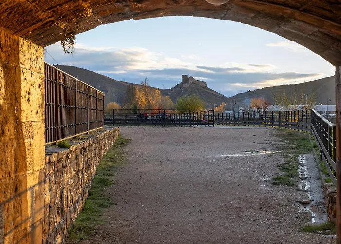 Historic Village Escape In 아파트 *