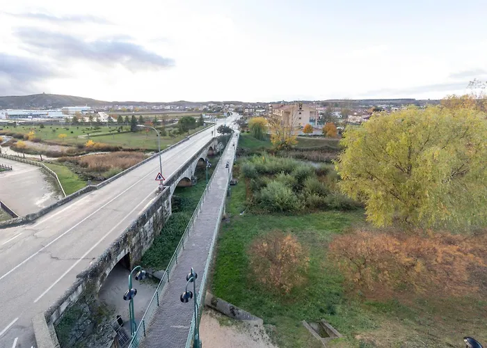 Historic Village Escape In 아파트 엘부르고데오스마